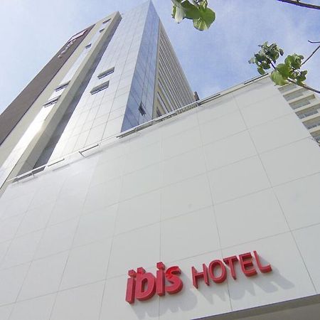 Отель Ibis Озаску Экстерьер фото